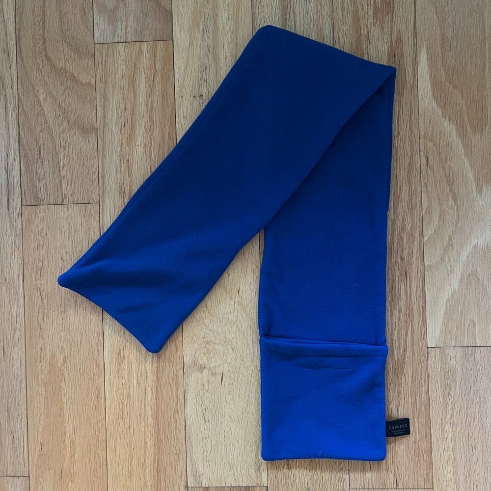 Express Scarf with Pocket